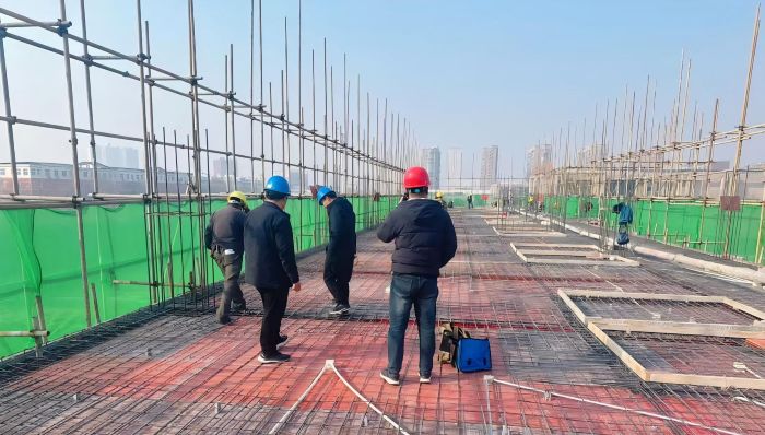 3新安城1#楼项目三层顶板验筋.jpg